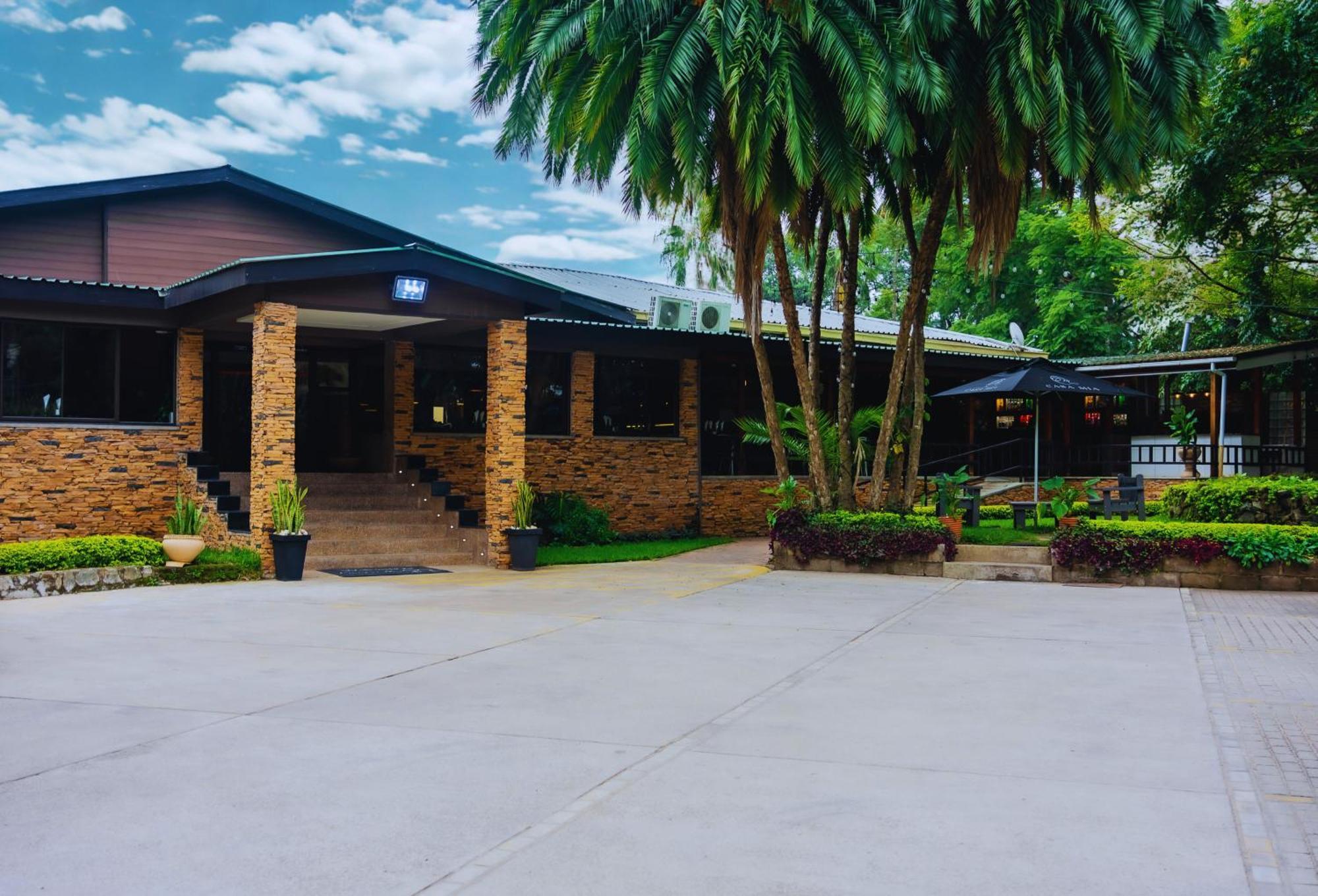Casa Mia Lodge & Restaurant Блантайр Экстерьер фото
